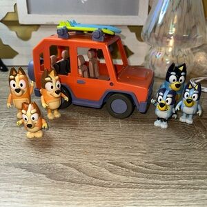 Bluey Family Adventure Vehicle Set with Figures